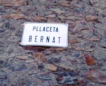 Rotulación de las calles en aragonés ribagorzano en Barbaruens (Huesca) 