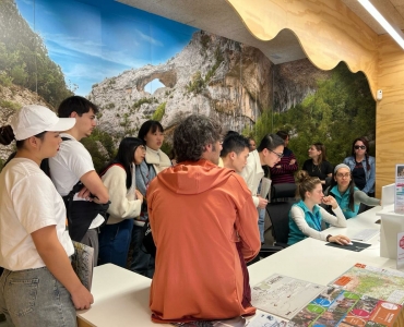 Estudiantes de Turismo del Campus de Huesca en una visita a Alquézar 